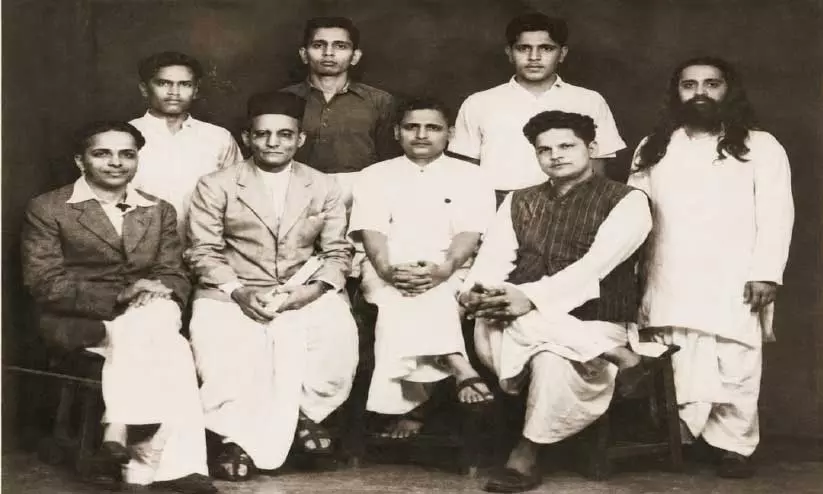 ചരിത്രത്തിൽ സവർക്കറുടെ സ്ഥാനം എന്താണ്? ചരിത്രത്തിൽ സവർക്കറുടെ സ്ഥാനം എന്താണ്?