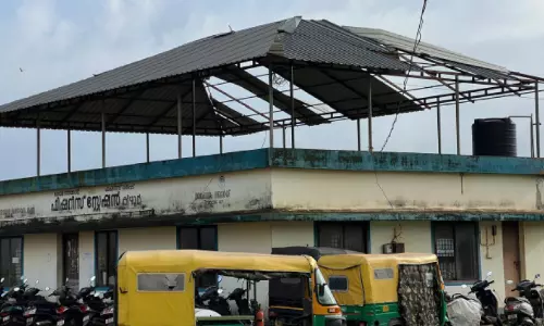 ഫിഷറീസ് സ്റ്റേഷൻ അപകടഭീഷണിയിൽ; അടിയന്തര നടപടി ആവശ്യപ്പെട്ട് പരാതി ഫിഷറീസ് സ്റ്റേഷൻ അപകടഭീഷണിയിൽ; അടിയന്തര നടപടി ആവശ്യപ്പെട്ട് പരാതി