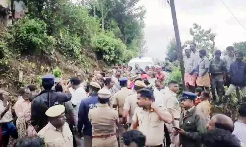 കടുവ ആക്രമണം; തൊഴിലാളിയുടെ മൃതദേഹം ആശുപത്രിയിലേക്ക് മാറ്റിയത് പ്രതിഷേധത്തിനിടയാക്കി