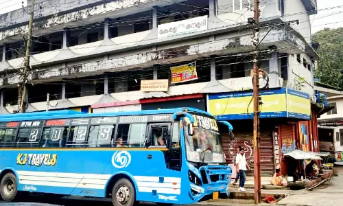 ബസുകൾ പഴയ സ്റ്റാൻഡിൽ കയറുന്നില്ല,   കൽപറ്റയിൽ യാത്രക്കാർക്ക് ദുരിതം