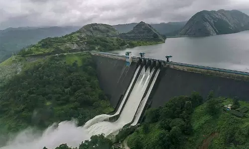 ഇടുക്കി അണക്കെട്ട് ജലനിരപ്പ് 50 ശതമാനത്തിൽ; മഴ മുന്നറിയിപ്പില്ല, കള്ളക്കടൽ ജാഗ്രത നിർദേശം