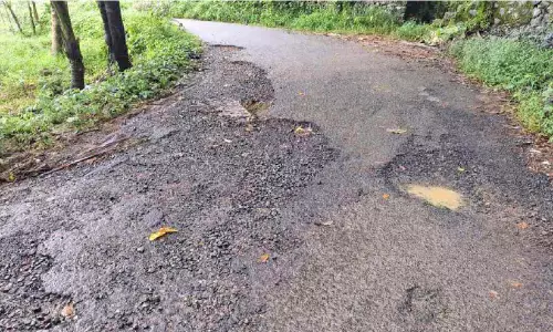 വട്ടമണ്ണപ്പുറം-ചളവ-പൊൻപാറ റോഡ് തകർന്ന് തരിപ്പണം വട്ടമണ്ണപ്പുറം-ചളവ-പൊൻപാറ റോഡ് തകർന്ന് തരിപ്പണം