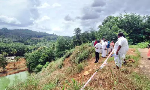 മാറാടി പാറമടകളിലെ വെള്ളം പുഴയിലേക്ക് ഒഴുക്കും മാറാടി പാറമടകളിലെ വെള്ളം പുഴയിലേക്ക് ഒഴുക്കും