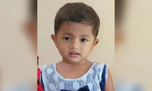 കൊച്ചിയിൽ ചൂട് വെള്ളം വീണ് പൊള്ളലേറ്റ രണ്ട് വയസ്സുകാരി അണുബാധയെ തുടർന്ന് മരിച്ചു
