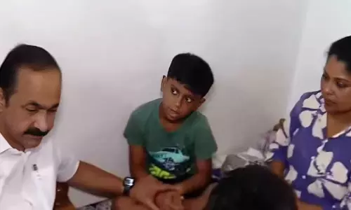 കടലിൽ കാണാതായ ഗൗതം കൃഷ്ണയുടെ വീട് സന്ദർശിച്ച് വി.ഡി സതീശൻ: തെരച്ചിലിൽ ഉദാസീനത കാണിച്ചെന്ന വാദം തള്ളി കടലിൽ കാണാതായ ഗൗതം കൃഷ്ണയുടെ വീട് സന്ദർശിച്ച് വി.ഡി സതീശൻ: തെരച്ചിലിൽ ഉദാസീനത കാണിച്ചെന്ന വാദം തള്ളി