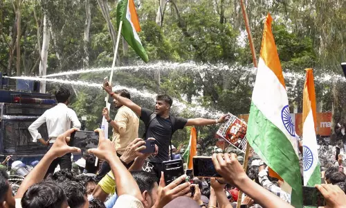 ഝാർഖണ്ഡിൽ വിദ്യാർഥി പ്രതിഷേധത്തിന് നേരെ പൊലീസ് ലാത്തിച്ചാർജും ജലപീരങ്കിയും