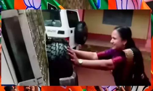 ‘ഞാൻ ബാക്കിൽ വന്നപ്പോൾ എല്ലാരും ബാക്കിൽ... കുറച്ചാളുകൾ ഫ്രണ്ടിൽ നിൽക്കണ്ടേ...’ -ബി.ജെ.പി പ്രതിഷേധം പാളി, പരിഹാസ്യരായി നേതാക്കൾ