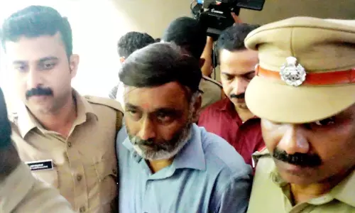 ‘സസ്പെൻഷനല്ലേ ആദ്യം വേണ്ടത്?’ -ഡിവൈ.എസ്.പിയെ സസ്പെൻഡ് ചെയ്യാത്തതിൽ രൂക്ഷ വിമർശനവുമായി ഹൈകോടതി