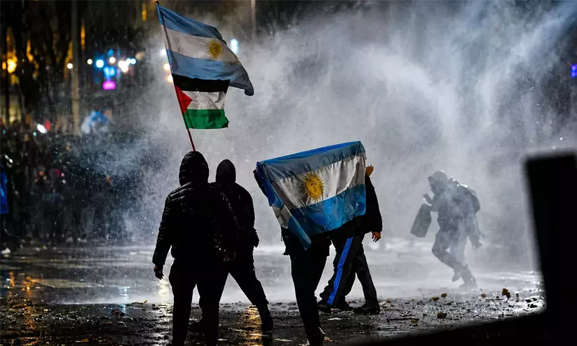 Massive protest in Argentina against private property law Massive protest in Argentina against private property law