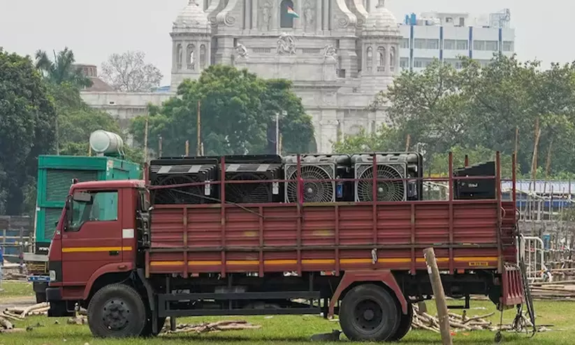 ഇനി തുറന്ന ടിപ്പറുകൾ ഭീഷണിയാകില്ല; ലോഡ് മൂടുന്നത് നിർബന്ധമാക്കി കേന്ദ്രം ഇനി തുറന്ന ടിപ്പറുകൾ ഭീഷണിയാകില്ല; ലോഡ് മൂടുന്നത് നിർബന്ധമാക്കി കേന്ദ്രം