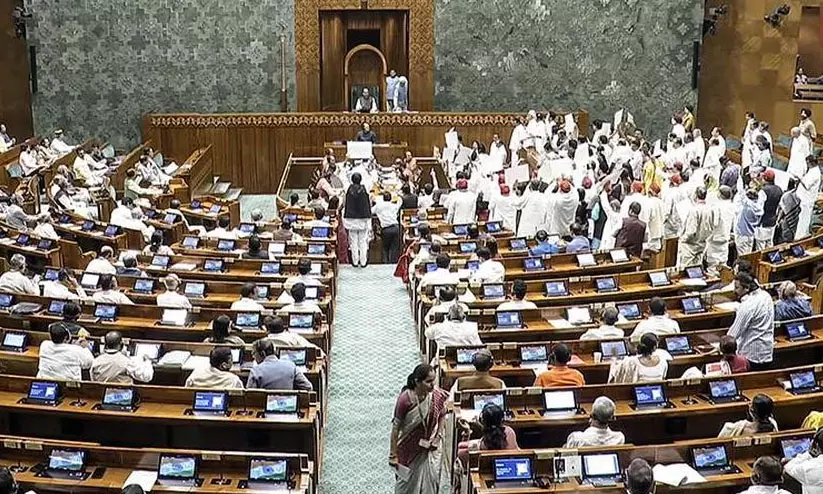 മുങ്ങൽ തുടർന്ന് അമിത്ഷാ; സഭ സ്തംഭിപ്പിച്ച് പ്രതിപക്ഷം; ചർച്ചയില്ലാതെ ബില്ലുകൾ പാസാക്കി സർക്കാർ മുങ്ങൽ തുടർന്ന് അമിത്ഷാ; സഭ സ്തംഭിപ്പിച്ച് പ്രതിപക്ഷം; ചർച്ചയില്ലാതെ ബില്ലുകൾ പാസാക്കി സർക്കാർ