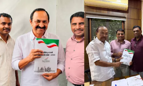 പ്രവാസി വെല്‍ഫെയര്‍ പ്രവാസി അവകാശരേഖ മുഖ്യമന്ത്രിക്ക് സമര്‍പ്പിച്ചു