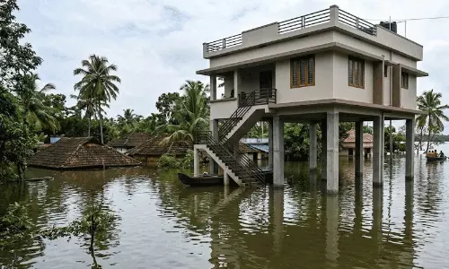 തൂണിൽ ഉറച്ച ജീവിതം: ആധുനിക വീടുകളുടെ പുതിയ മുഖം തൂണിൽ ഉറച്ച ജീവിതം: ആധുനിക വീടുകളുടെ പുതിയ മുഖം