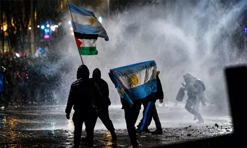Massive protest in Argentina against private property law Massive protest in Argentina against private property law