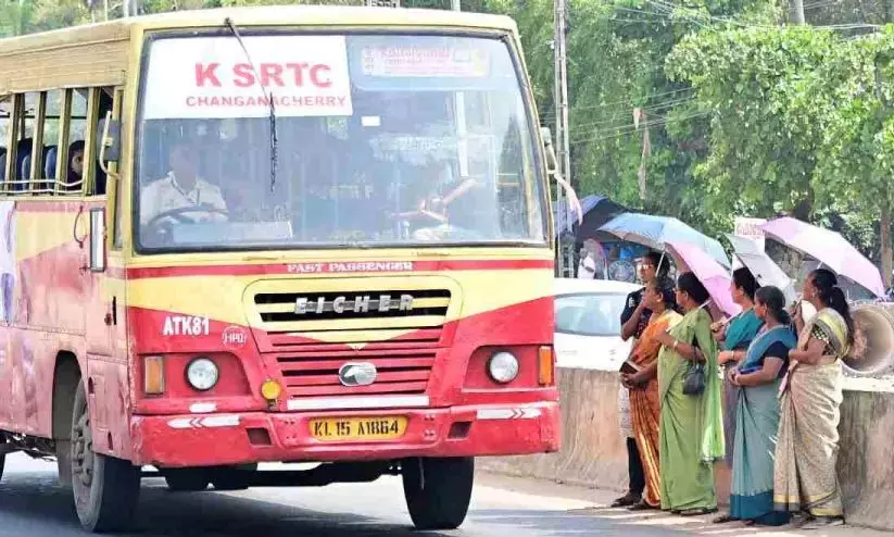 വനിതകൾക്കുള്ള കെ.എസ്.ആർ.ടി.സി സൗജന്യ യാത്ര നിർത്തണം; ഹരജിയുമായി സ്വകാര്യ ബസ് ഉടമ വനിതകൾക്കുള്ള കെ.എസ്.ആർ.ടി.സി സൗജന്യ യാത്ര നിർത്തണം; ഹരജിയുമായി സ്വകാര്യ ബസ് ഉടമ