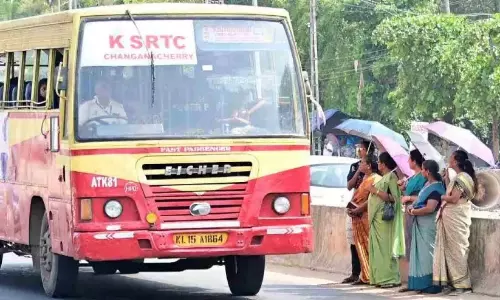 വനിതകൾക്കുള്ള കെ.എസ്.ആർ.ടി.സി സൗജന്യ യാത്ര നിർത്തണം; ഹരജിയുമായി സ്വകാര്യ ബസ് ഉടമ വനിതകൾക്കുള്ള കെ.എസ്.ആർ.ടി.സി സൗജന്യ യാത്ര നിർത്തണം; ഹരജിയുമായി സ്വകാര്യ ബസ് ഉടമ