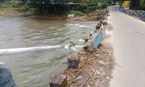 കൂട്ടിക്കൽ ചപ്പാത്ത് പാലം അപകടാവസ്ഥയിൽ; ആശങ്കയോടെ നാട് കൂട്ടിക്കൽ ചപ്പാത്ത് പാലം അപകടാവസ്ഥയിൽ; ആശങ്കയോടെ നാട്