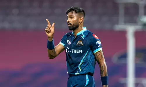 ക്യാപ്റ്റനാക്കാമെങ്കിൽ വരാമെന്ന് ഹാർദിക്ക്; നോ പറഞ്ഞ് ഗുജറാത്ത് ടൈറ്റൻസ്