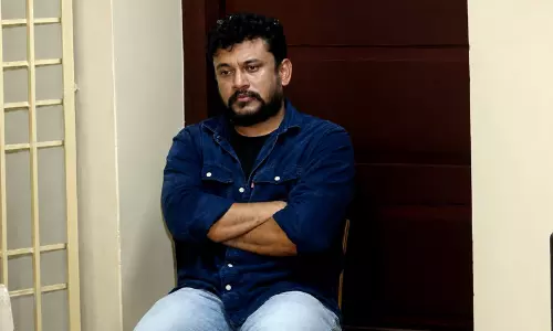 ഒളിവുസമയത്ത് സഞ്ചരിച്ച വഴികളിലൂടെ അർജുൻ ആയങ്കിയുമായി പൊലീസ്; തെളിവെടുപ്പിനായി മട്ടന്നൂരിൽ എത്തിച്ചു ഒളിവുസമയത്ത് സഞ്ചരിച്ച വഴികളിലൂടെ അർജുൻ ആയങ്കിയുമായി പൊലീസ്; തെളിവെടുപ്പിനായി മട്ടന്നൂരിൽ എത്തിച്ചു