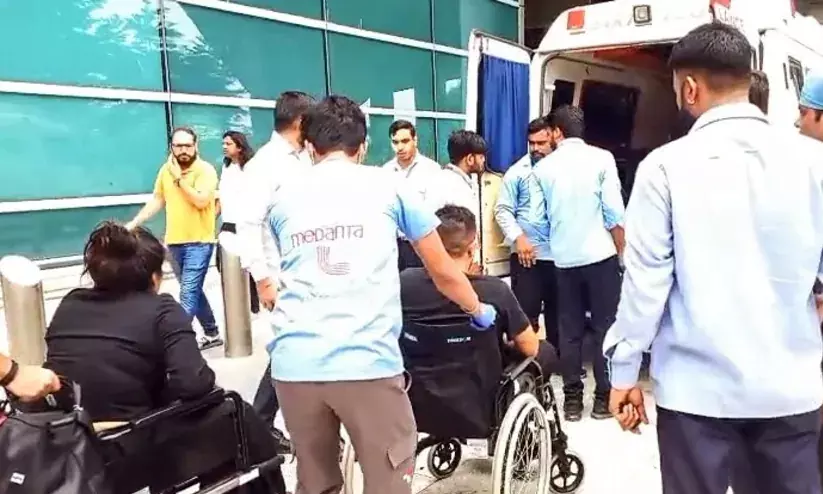 എയർ ഇന്ത്യ വിമാനം ആകാശച്ചുഴിയിൽപെട്ട് താഴേക്ക് പതിച്ച സംഭവം: ഉറക്കമില്ലായ്മയ്ക്ക് മരുന്ന് കഴിച്ചതായി പൈലറ്റിന്റെ മൊഴി എയർ ഇന്ത്യ വിമാനം ആകാശച്ചുഴിയിൽപെട്ട് താഴേക്ക് പതിച്ച സംഭവം: ഉറക്കമില്ലായ്മയ്ക്ക് മരുന്ന് കഴിച്ചതായി പൈലറ്റിന്റെ മൊഴി