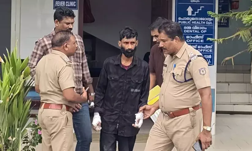 വീട്ടിലെത്തിയ യുവതിയെ ആൺസുഹൃത്ത് കുത്തി കൊലപ്പെടുത്തി വീട്ടിലെത്തിയ യുവതിയെ ആൺസുഹൃത്ത് കുത്തി കൊലപ്പെടുത്തി