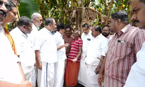 പ്രളയബാധിത മേഖലകളും നശിച്ച കൃഷിപ്പാടങ്ങളും  സന്ദർശിച്ച് കൃഷിമന്ത്രി