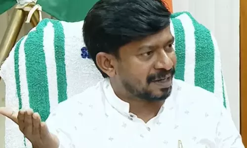 മെസ്സി വിവാദം; സ്വകാര്യ കമ്പനിക്ക് ലാഭമുണ്ടാക്കാന് അന്നത്തെ സർക്കാർ ഇടനിലക്കാരായി, പല രേഖകളും ലഭ്യമല്ല -മന്ത്രി ജെനീഷ് മെസ്സി വിവാദം; സ്വകാര്യ കമ്പനിക്ക് ലാഭമുണ്ടാക്കാന് അന്നത്തെ സർക്കാർ ഇടനിലക്കാരായി, പല രേഖകളും ലഭ്യമല്ല -മന്ത്രി ജെനീഷ്