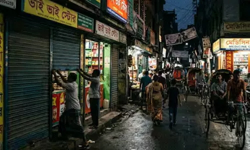 ബംഗ്ലാദേശിൽ വൈദ്യുതി പ്രതിസന്ധി രൂക്ഷം; സഹായത്തിനായി ഇന്ത്യയെ സമീപിച്ച് സർക്കാർ ബംഗ്ലാദേശിൽ വൈദ്യുതി പ്രതിസന്ധി രൂക്ഷം; സഹായത്തിനായി ഇന്ത്യയെ സമീപിച്ച് സർക്കാർ