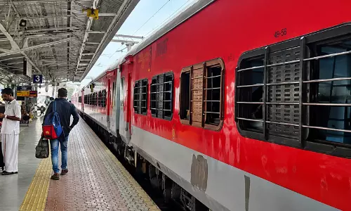 ഈ ഓണത്തിനും നാട്ടിൽ പോവണ്ട! മുംബൈ മലയാളികളെ പരിഗണിക്കാതെ റെയിൽവേ, ഇത്തവണയും സ്പെഷ‍്യൽ ട്രെയിന്‍ ഇല്ല