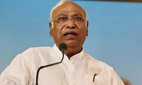 സ്വാതന്ത്ര്യസമര സേനാനികൾക്ക് ആദരാഞ്ജലി; 80-ാം സ്വാതന്ത്ര്യദിനത്തിൽ ആശംസകൾ നേർന്ന് മല്ലികാർജുൻ ഖാർഗെ