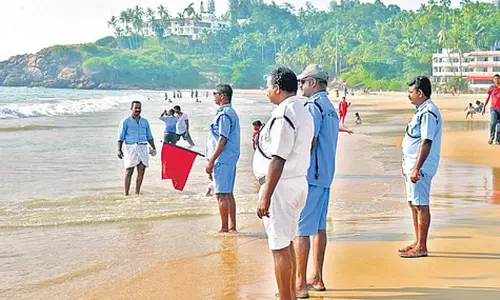 അഞ്ച് മാസമായി ശമ്പളമില്ലാതെ ഫിഷറീസ് ലൈഫ് ഗാർഡുമാർ