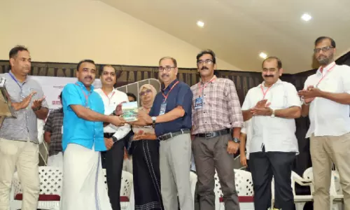 ‘മരുഭൂമിയിലെ നേർക്കാഴ്ചകൾ’ പുസ്തകം പ്രകാശനം ചെയ്തു