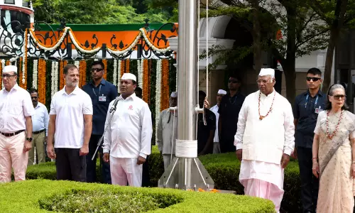 കോൺഗ്രസ് ആസ്ഥാനത്ത് വന്ദേമാതരം മുഴുവനായി ആലപിച്ചു; നേതൃത്വം വെട്ടിലായി