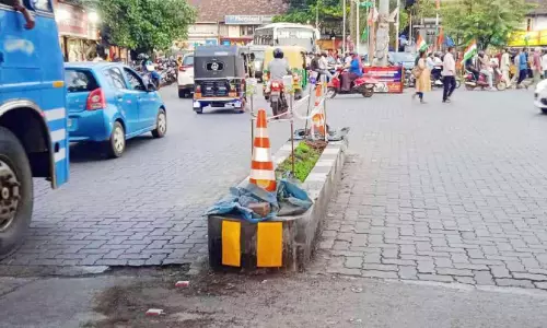 എം.​​ജി റോ​​ഡ് ജ​ങ്ഷ​നി​ൽ അപകടക്കെണിയായ ഡിവൈഡറിൽ തട്ടിക്കൂട്ട് പരിഹാരം
