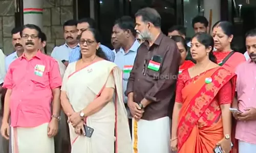 സ്വാതന്ത്ര്യദിനാഘോഷത്തിൽ ദേശീയഗാനം ആലപിച്ചപ്പോൾ വന്ദേമാതരം ചൊല്ലി ബി.ജെ.പി അംഗങ്ങൾ; കോഴിക്കോട് കോർപറേഷനിൽ നാടകീയ രംഗങ്ങൾ