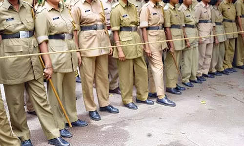 ഗർഭിണികളായ പൊലീസ് ഉദ്യോഗസ്ഥർക്ക് ഇനി കാക്കി സൽവാർ കമീസ്; യൂണിഫോം ചട്ടങ്ങളിൽ ഇളവുമായി കേരള പൊലീസ്