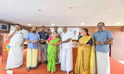ചിങ്ങനാത്ത് കടവ് പാലം അപ്രോച്ച് റോഡ് നിർമാണം;ആദ്യഘട്ട നഷ്ടപരിഹാര തുക വിതരണം ചെയ്തു
