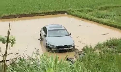 കാർ പാടത്തേക്ക് മറിഞ്ഞു; കൂറ്റനാട്ടിൽ അത്ഭുതകരമായി രക്ഷപെട്ടത് ഒരുകുടുംബത്തിലെ ഏഴുപേർ