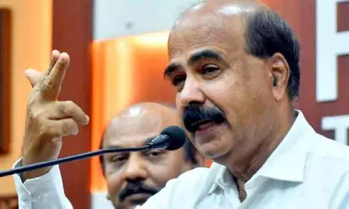 അമ്മയാരെന്ന് അറിയാത്തവർ വന്ദേമാതരത്തെ എതിർക്കുന്നു; ആർ.എസ്.എസ് വേദിയിൽ വിവാദ പ്രസംഗവുമായി കേരള സര്‍വകലാശാല വി.സി ഡോ. മോഹനൻ കുന്നുമ്മൽ