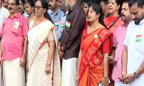 കോഴിക്കോട് കോർപ്പറേഷനിൽ ദേശീയഗാനവും വന്ദേമാതരവും ഒരേസമയം ആലപിച്ച സംഭവം: നിയമവശം പരിശോധിച്ച് തുടർനടപടി സ്വീകരിക്കുമെന്ന് പൊലീസ്