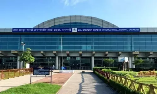 വാരണാസി വിമാനത്താവളത്തിൽ എയർ ഇന്ത്യ യാത്രികന്റെ തോക്ക് പൊട്ടിത്തെറിച്ചു; സ്ത്രീക്കും കുട്ടിക്കും പരിക്ക്