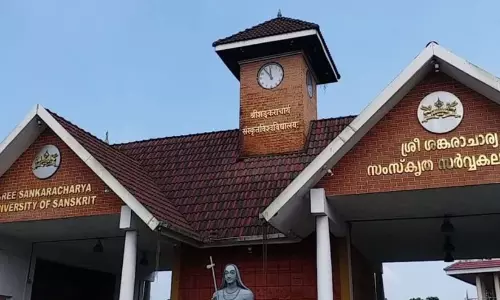 കാലടി സർവകലാശാല പ്രതിഷേധം; വി.സിയുടെ പരാതിയിൽ നാലു എസ്.എഫ്.ഐ പ്രവർത്തകർ അറസ്റ്റിൽ കാലടി സർവകലാശാല പ്രതിഷേധം; വി.സിയുടെ പരാതിയിൽ നാലു എസ്.എഫ്.ഐ പ്രവർത്തകർ അറസ്റ്റിൽ