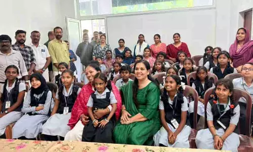പാർലമെന്റ് കാണാൻ കൊണ്ടുപോകാമോ...? മന്ത്രിയോടും എം.പിയോടും കുട്ടികളുടെ ചോദ്യം; നിയമസഭയും കാണിക്കാമെന്ന് മറുപടി