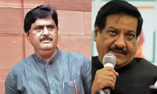 ഗോപിനാഥ് മുണ്ടെ കോൺഗ്രസിൽ ചേരാൻ നീക്കം നടത്തിയെന്ന് പൃഥ്വിരാജ് ചവാൻ ഗോപിനാഥ് മുണ്ടെ കോൺഗ്രസിൽ ചേരാൻ നീക്കം നടത്തിയെന്ന് പൃഥ്വിരാജ് ചവാൻ
