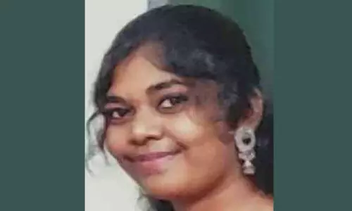 നഴ്സിങ് വിദ്യാർഥിനി കോളജ് കെട്ടിടത്തില്നിന്ന് ചാടി മരിച്ചു നഴ്സിങ് വിദ്യാർഥിനി കോളജ് കെട്ടിടത്തില്നിന്ന് ചാടി മരിച്ചു