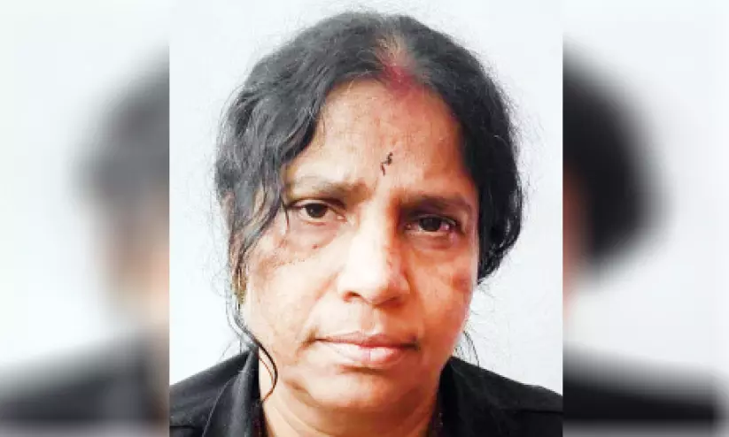 വിദേശ ജോലി വാഗ്ദാനം ചെയ്ത് തട്ടിപ്പ്; വടകര സ്വദേശിനി പിടിയില് വിദേശ ജോലി വാഗ്ദാനം ചെയ്ത് തട്ടിപ്പ്; വടകര സ്വദേശിനി പിടിയില്