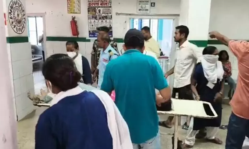 ബിഹാറിലെ ക്ഷേത്രത്തിൽ തിക്കും തിരക്കും: 7 പേർ കൊല്ലപ്പെട്ടു, നിരവധി പേർക്ക് പരിക്ക് ബിഹാറിലെ ക്ഷേത്രത്തിൽ തിക്കും തിരക്കും: 7 പേർ കൊല്ലപ്പെട്ടു, നിരവധി പേർക്ക് പരിക്ക്
