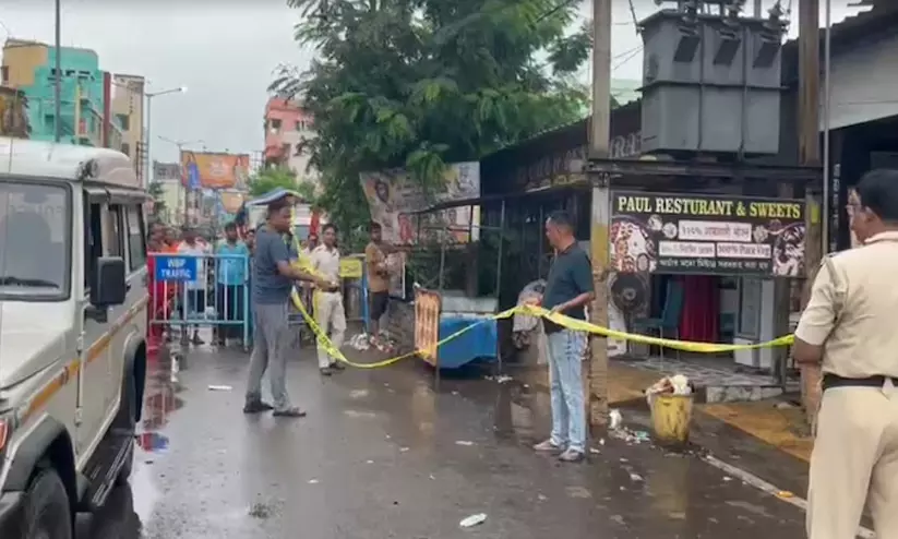 ബംഗാളിൽ താരാപീഠ് ക്ഷേത്രത്തിന് സമീപം ഹോട്ടലിൽ തീപിടിത്തം; ആറു തീർത്ഥാടകർ കൊല്ലപ്പെട്ടു ബംഗാളിൽ താരാപീഠ് ക്ഷേത്രത്തിന് സമീപം ഹോട്ടലിൽ തീപിടിത്തം; ആറു തീർത്ഥാടകർ കൊല്ലപ്പെട്ടു