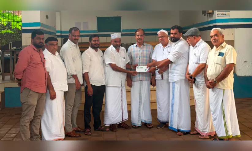 കെ.എം.സി.സി സാമൂഹിക സുരക്ഷ ഫണ്ട് കൈമാറി; കതിരൂരിലെ കുടുംബത്തിന് നൽകിയത് മൂന്ന് ലക്ഷം രൂപ കെ.എം.സി.സി സാമൂഹിക സുരക്ഷ ഫണ്ട് കൈമാറി; കതിരൂരിലെ കുടുംബത്തിന് നൽകിയത് മൂന്ന് ലക്ഷം രൂപ