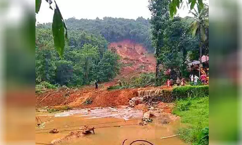 കുറാഞ്ചേരി മണ്ണിടിച്ചിൽ; 19 ജീവനുകളുടെ ഓർമ, മുറിവ് ഇനിയും ഉണങ്ങിയിട്ടില്ല കുറാഞ്ചേരി മണ്ണിടിച്ചിൽ; 19 ജീവനുകളുടെ ഓർമ, മുറിവ് ഇനിയും ഉണങ്ങിയിട്ടില്ല